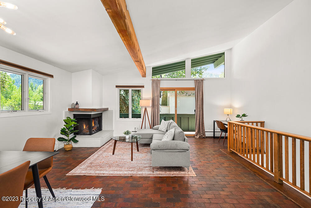 415 Park Circle, 5