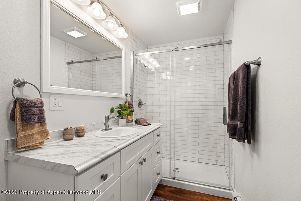 415 Park Circle, 5