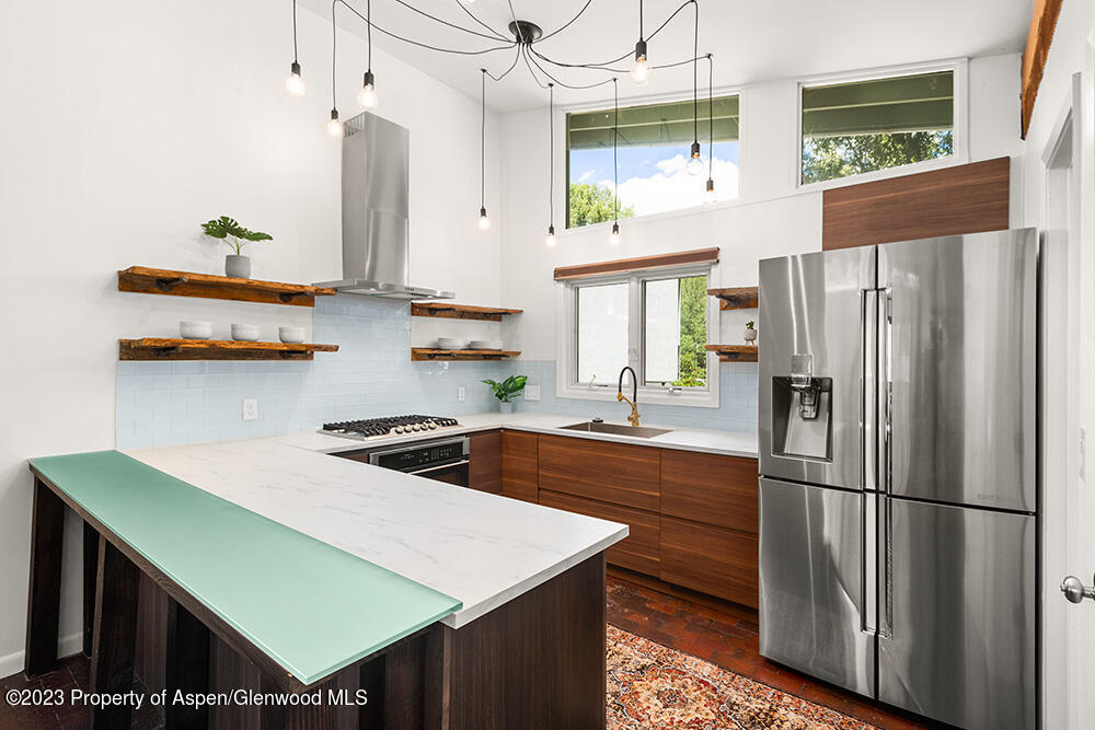 415 Park Circle, 5