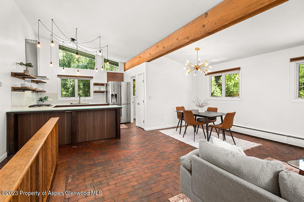 415 Park Circle, 5