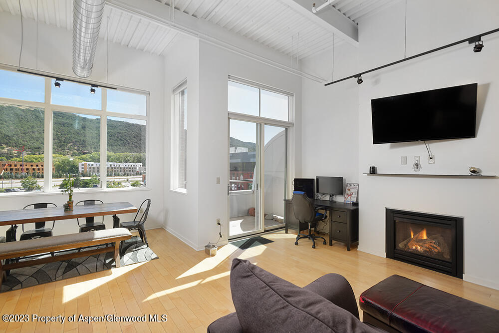 361 Robinson Street, 316