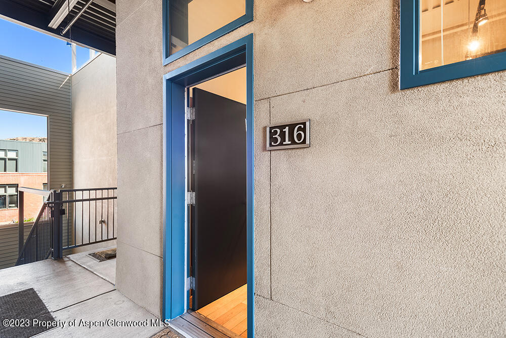 361 Robinson Street, 316