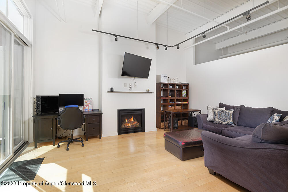 361 Robinson Street, 316