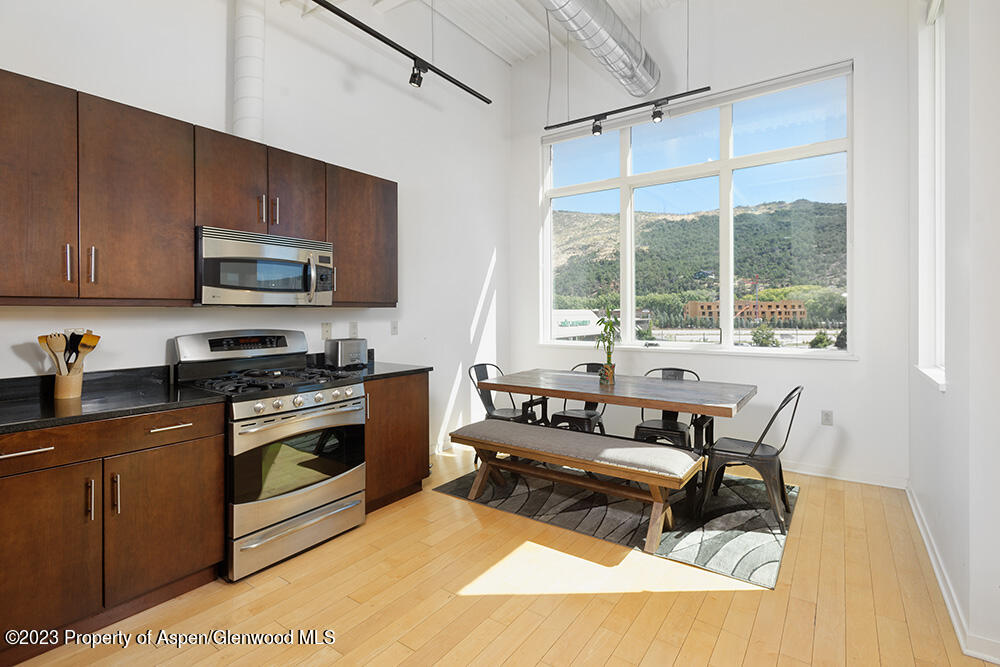 361 Robinson Street, 316