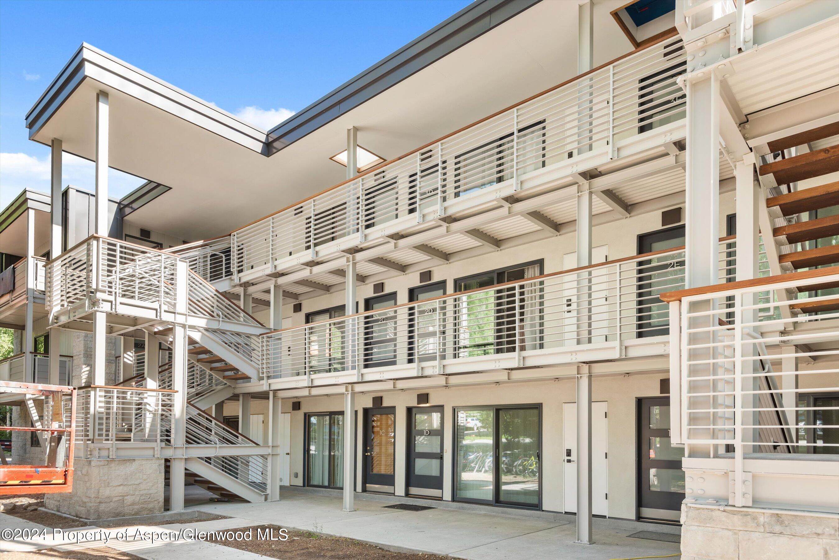 100 E Dean Street, Unit 1-D