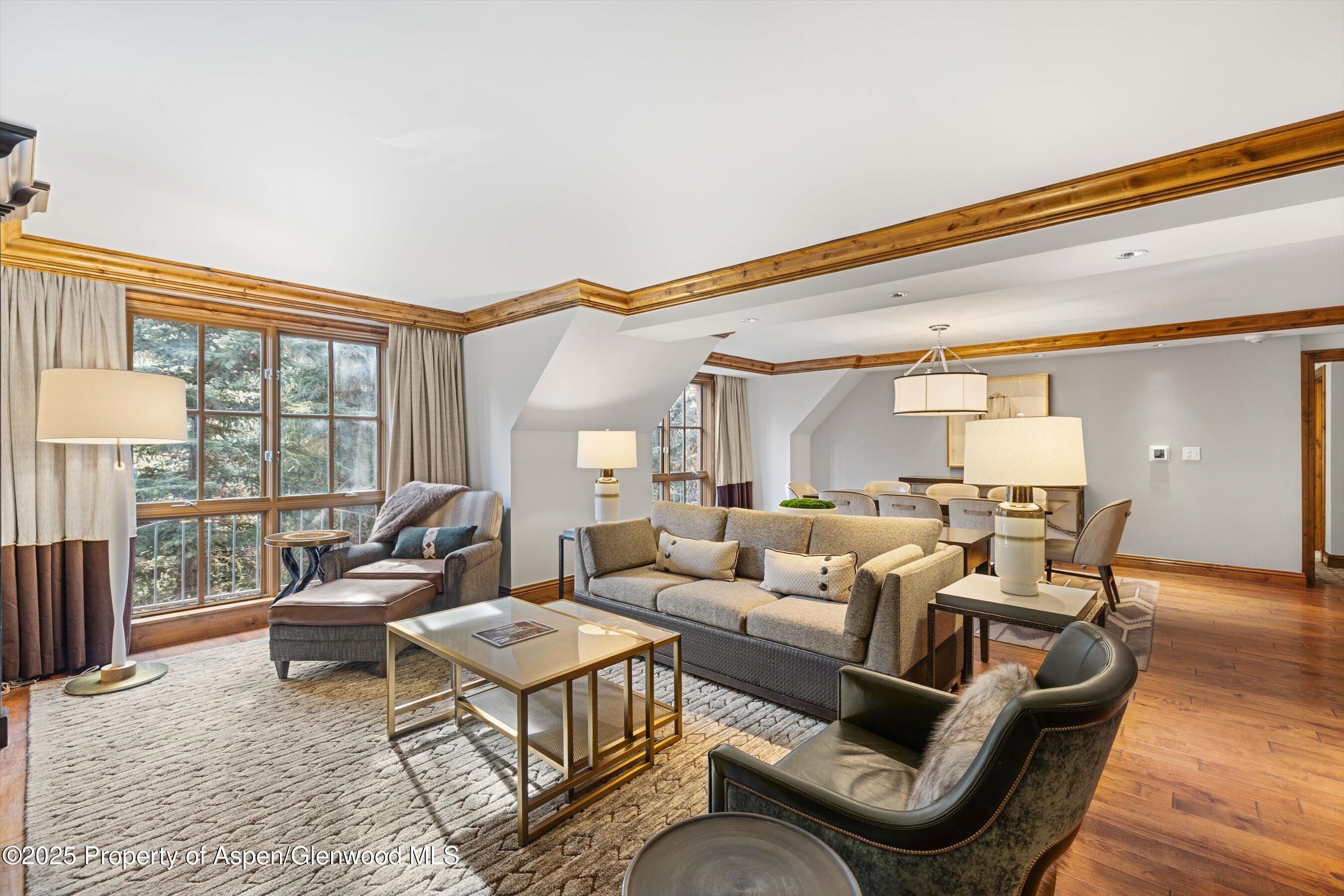 315 E Dean Street, B65