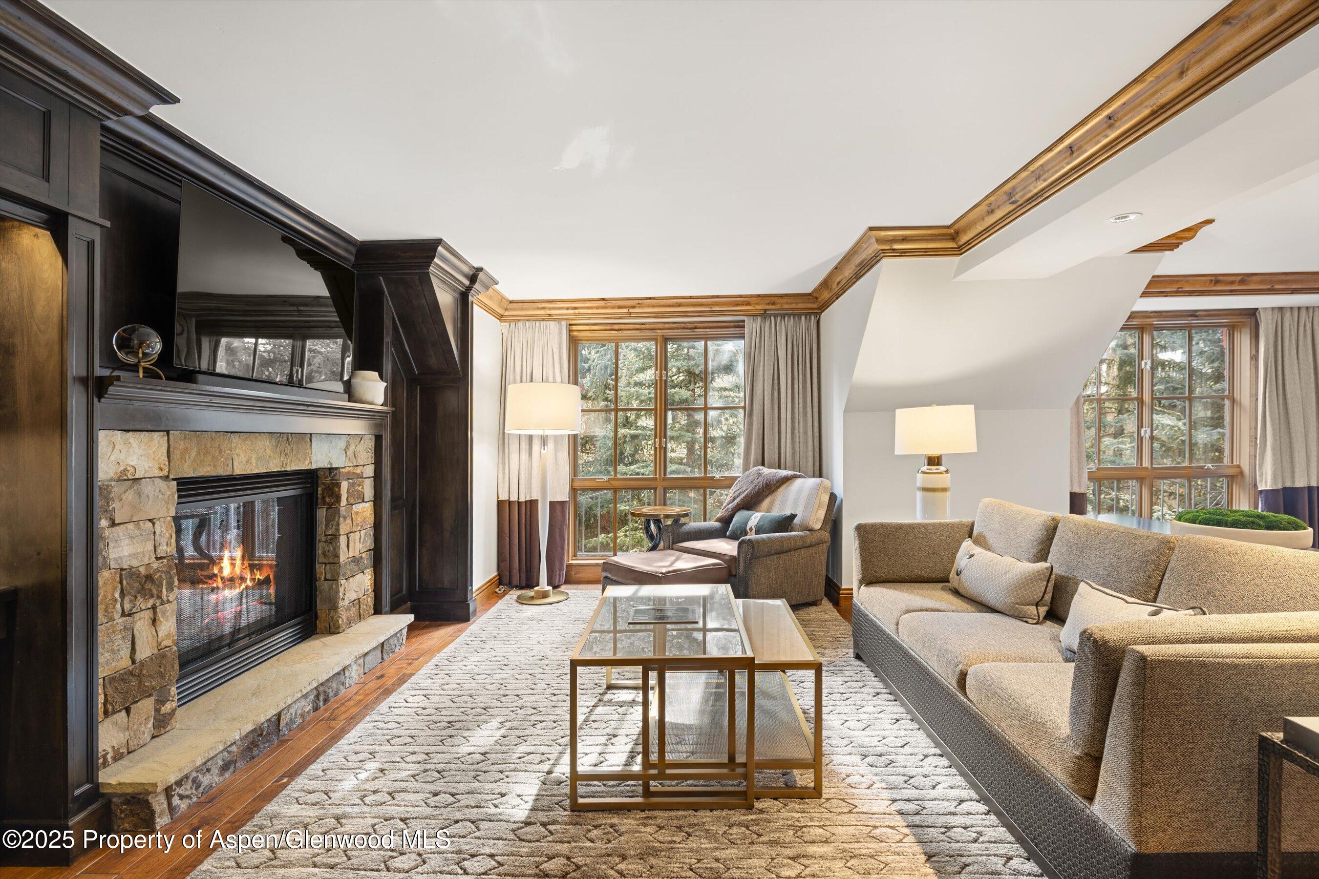 315 E Dean Street, B65