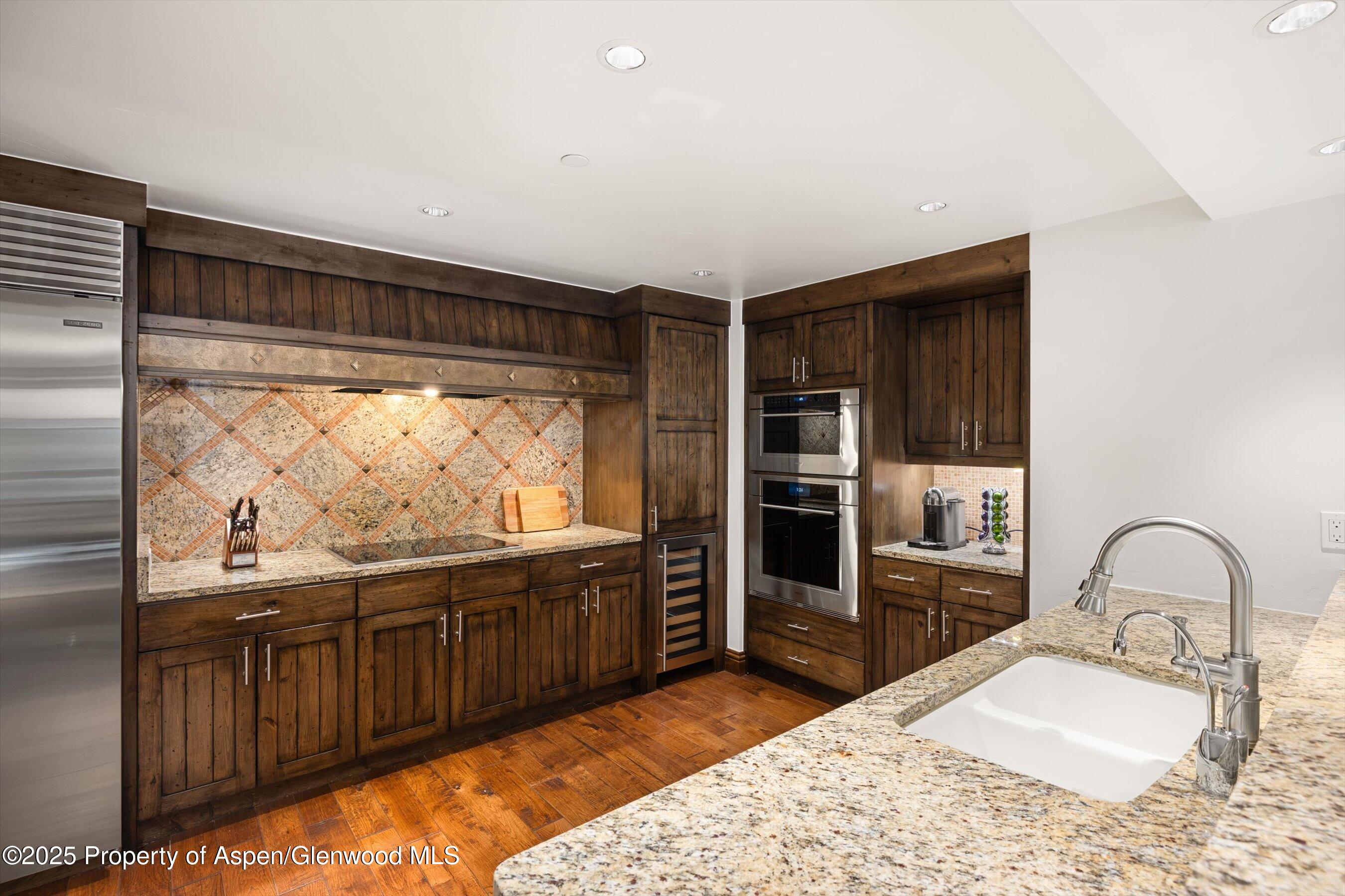 315 E Dean Street, B65