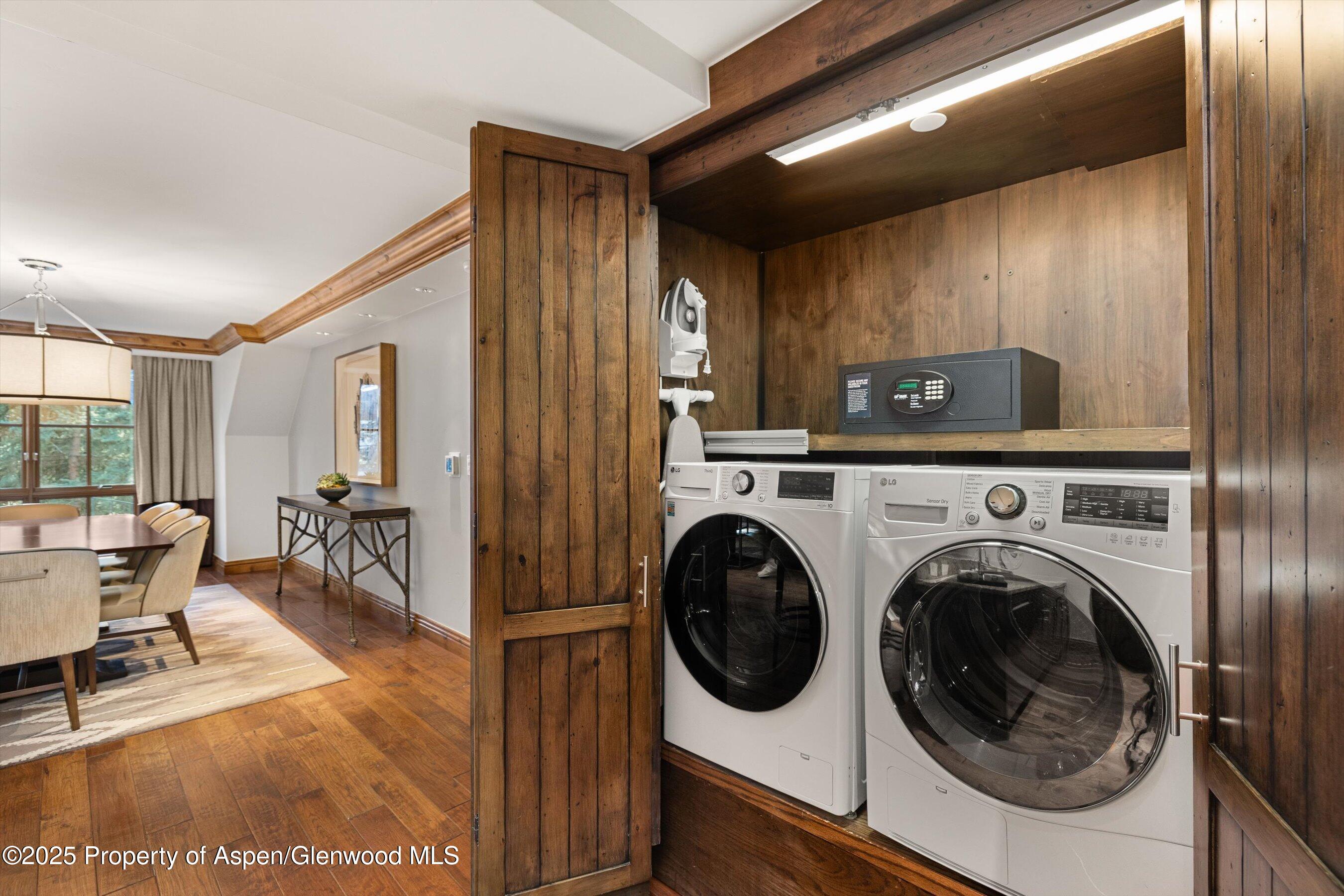 315 E Dean Street, B65