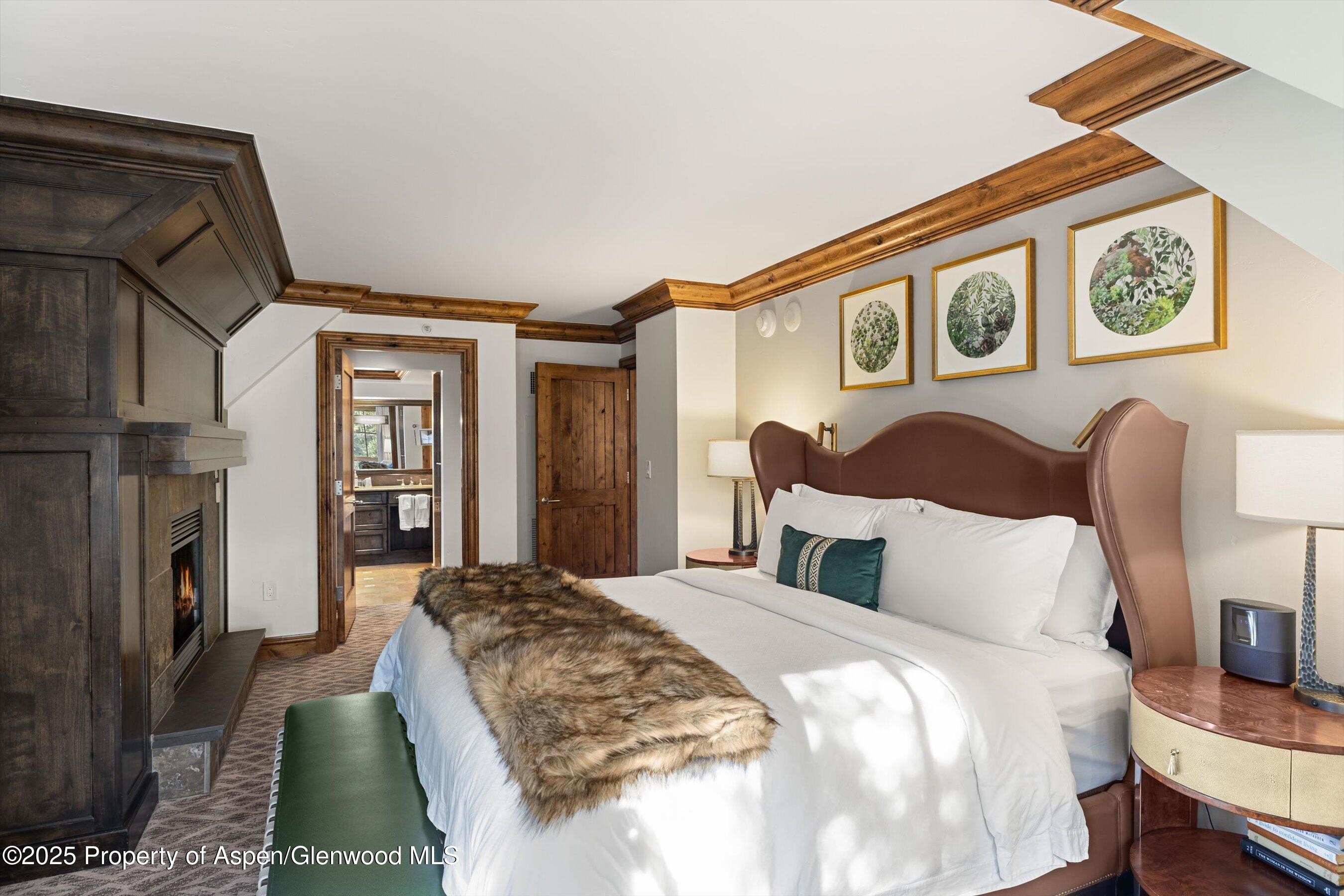 315 E Dean Street, B65