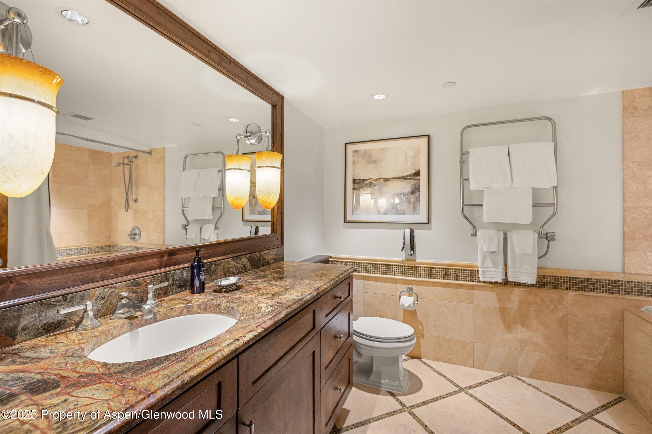 315 E Dean Street, B65