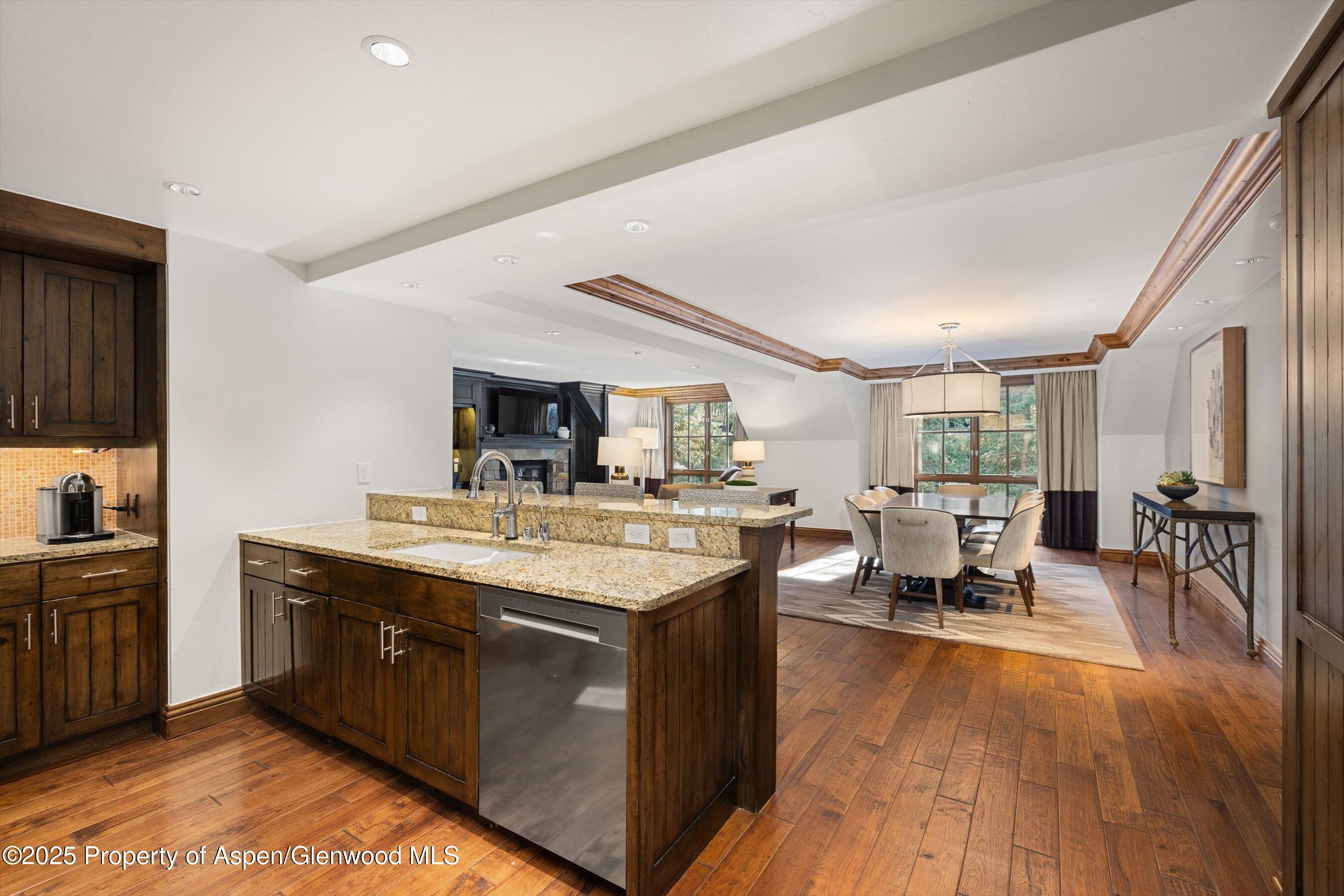 315 E Dean Street, B65