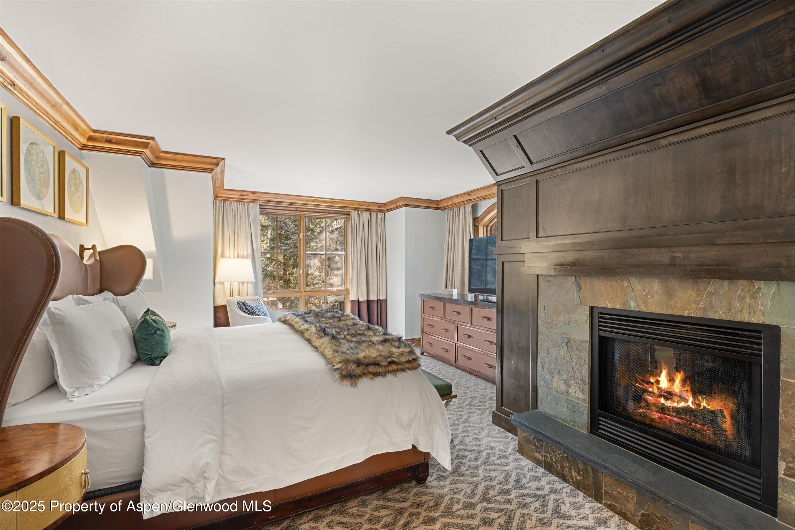 315 E Dean Street, B65