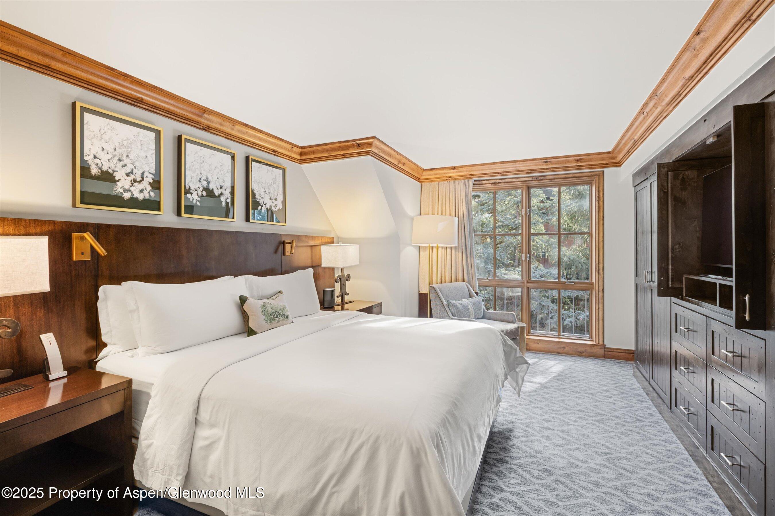 315 E Dean Street, B65