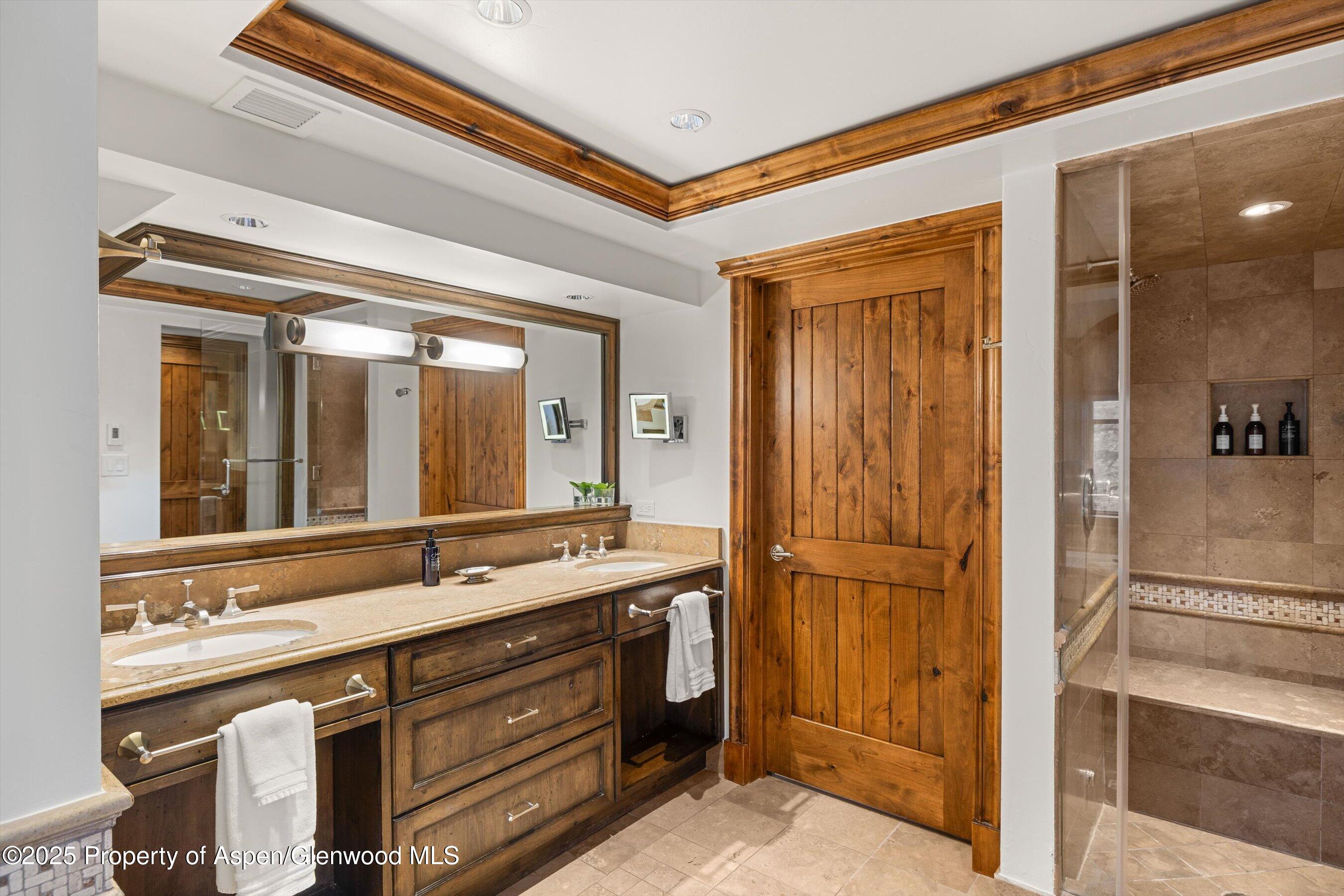 315 E Dean Street, B65