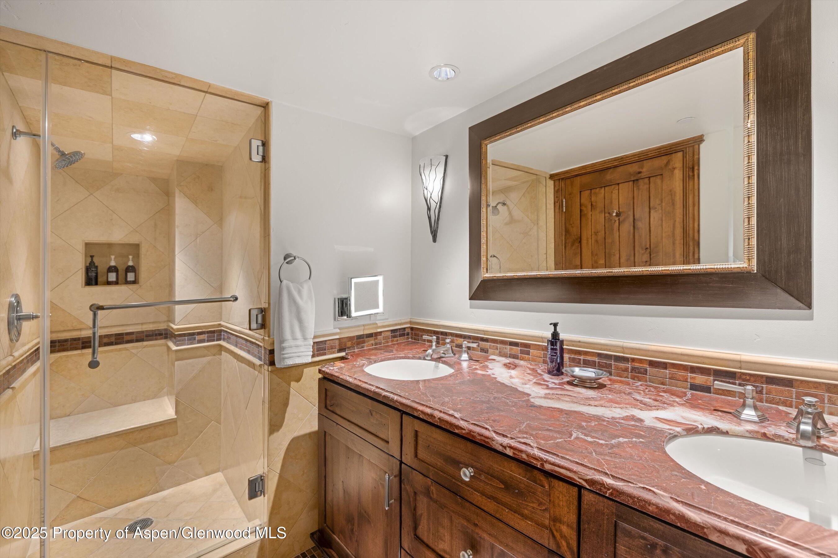 315 E Dean Street, B65