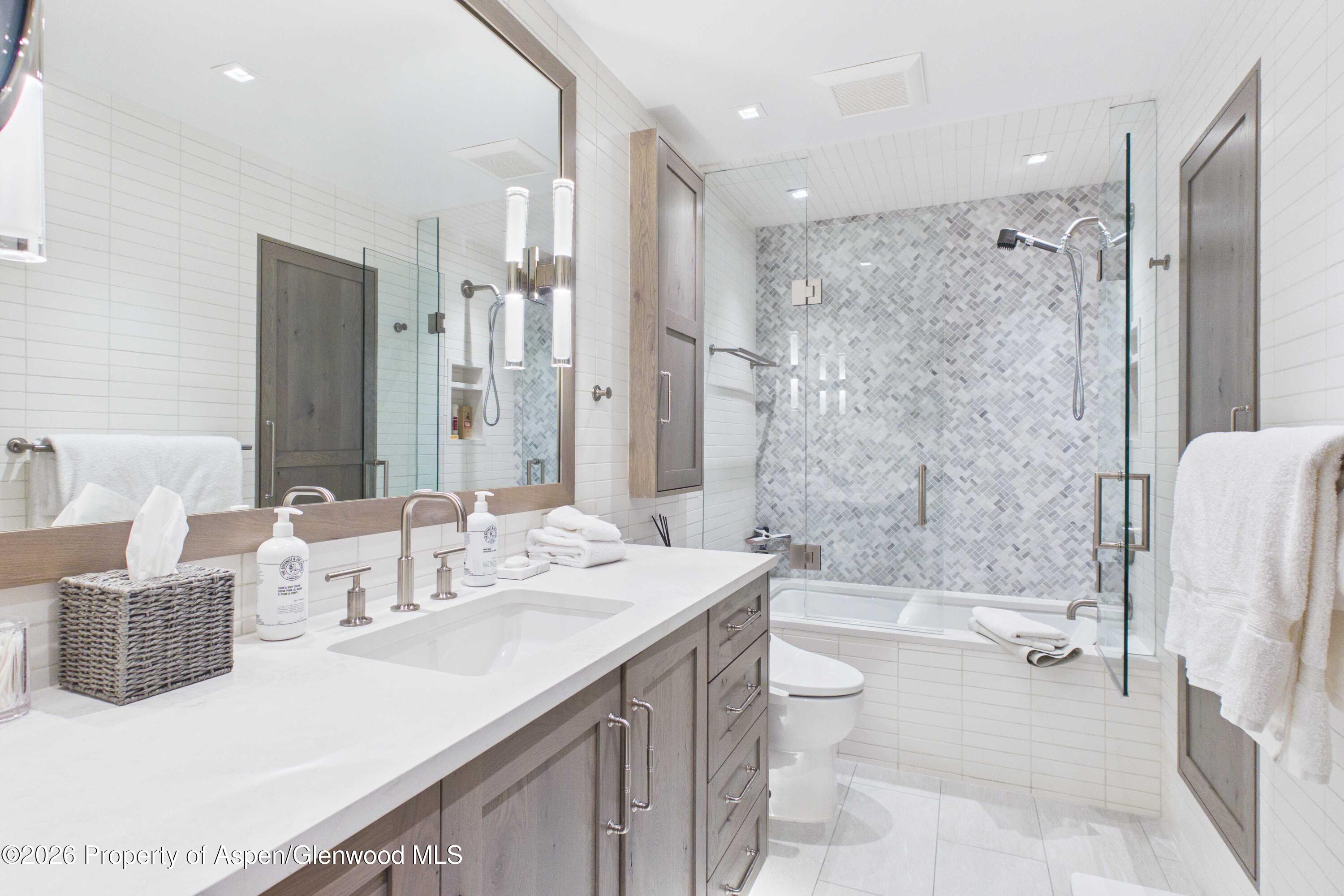 610 S West End Street G201