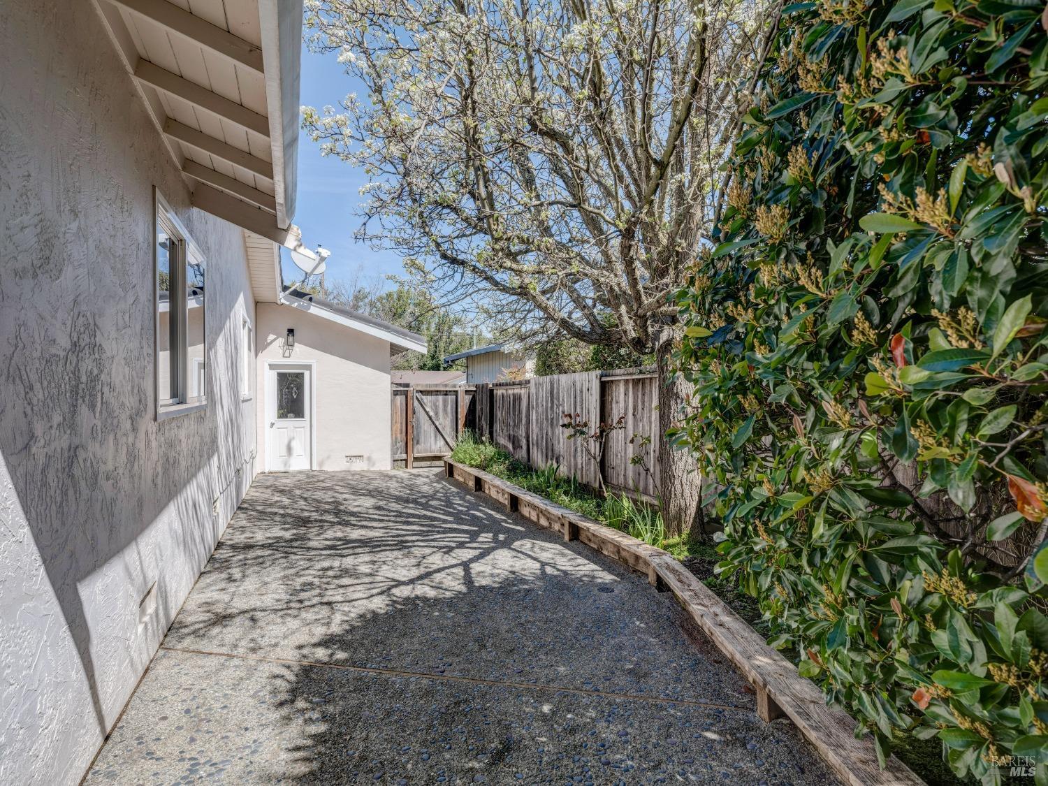 419 Calle De La Mesa