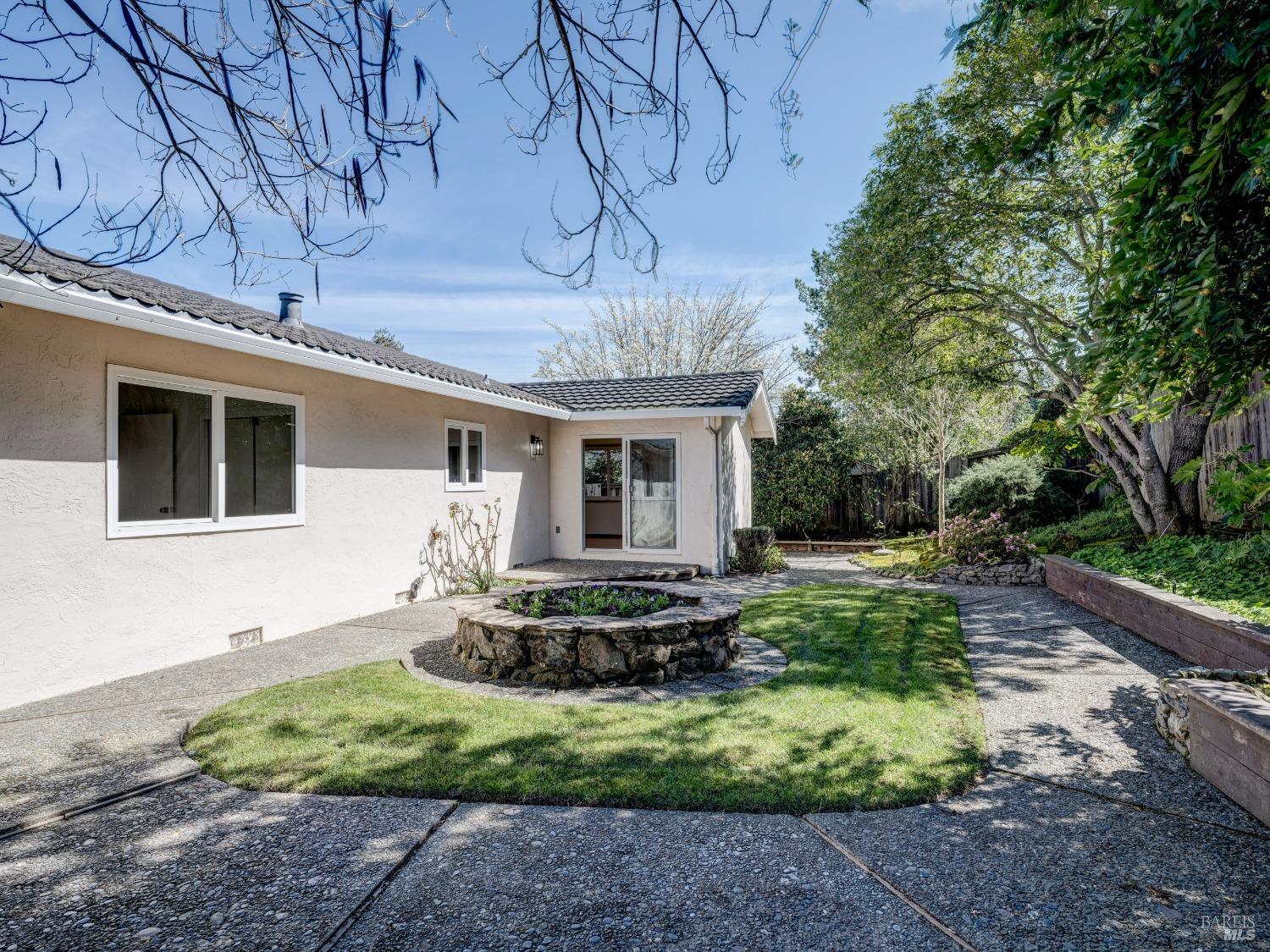 419 Calle De La Mesa