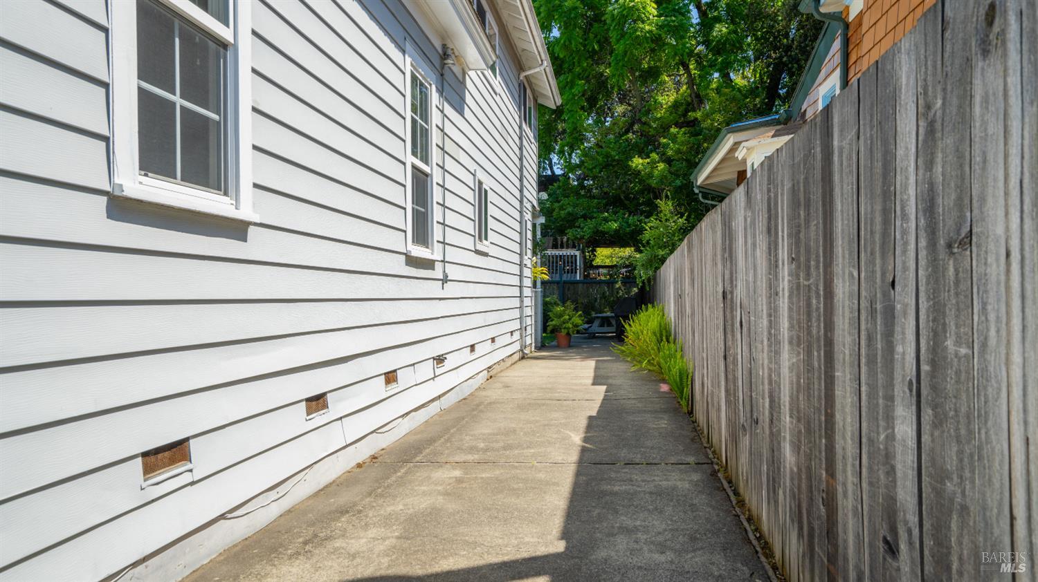 27 Latham Street