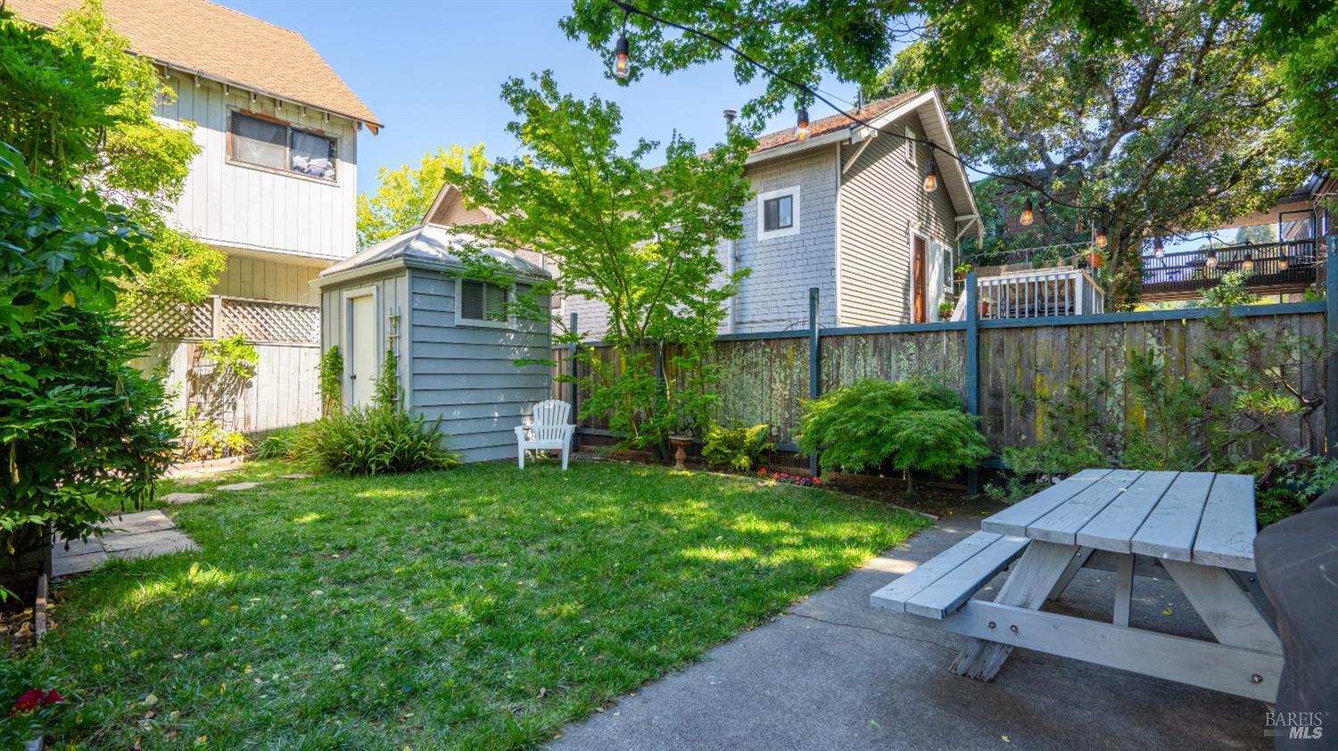 27 Latham Street