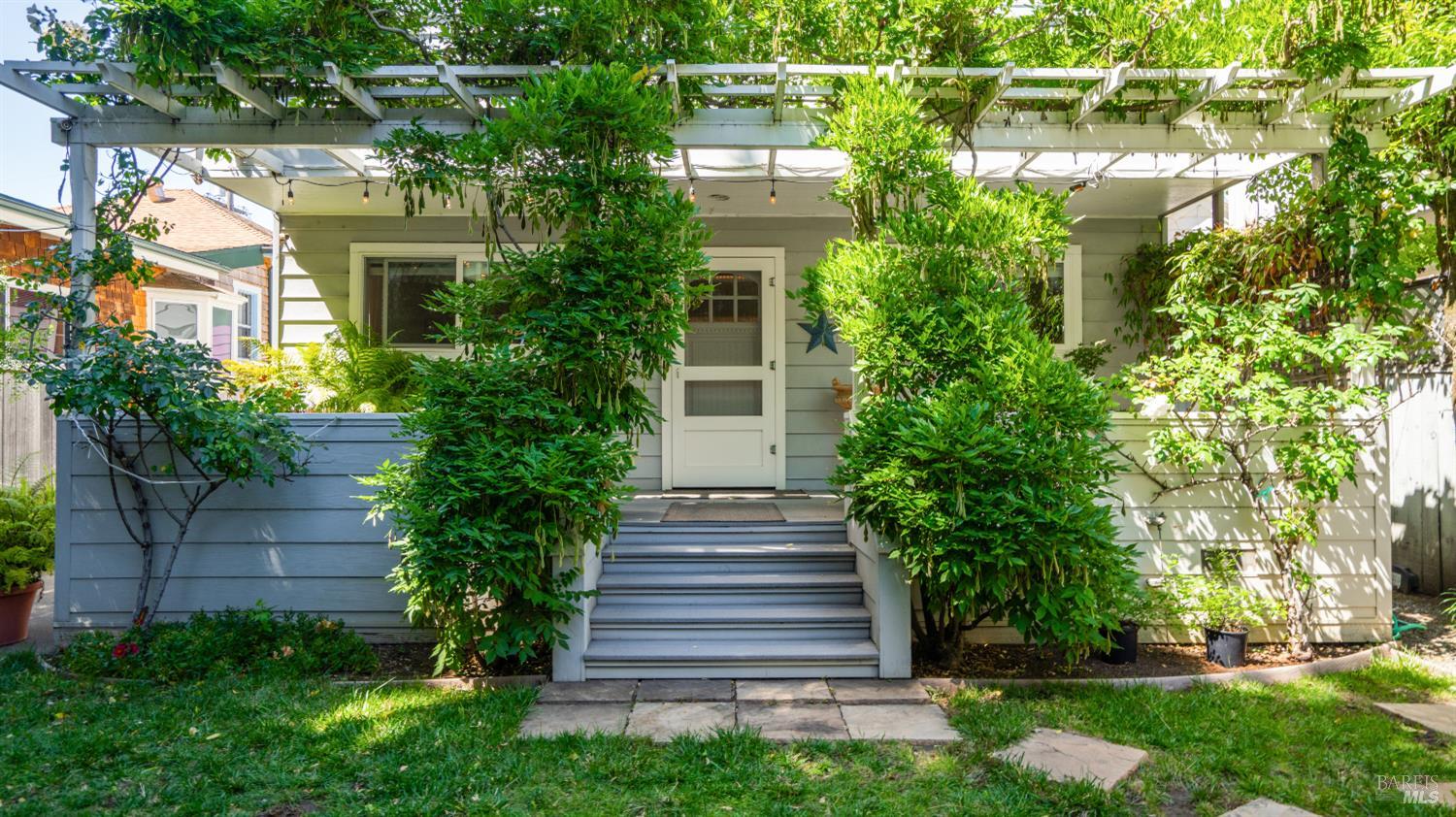 27 Latham Street