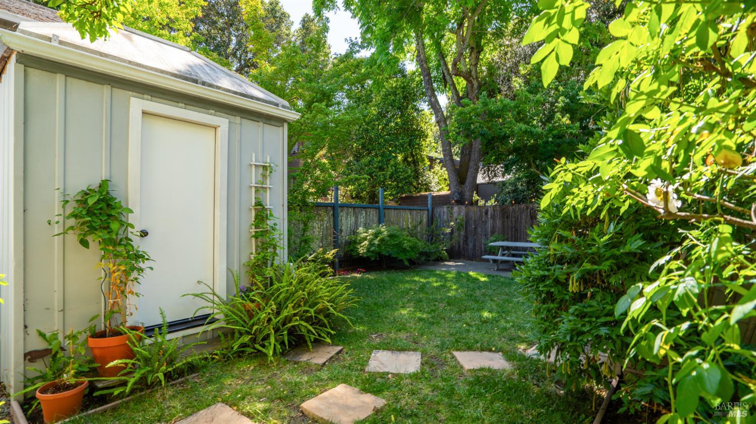 27 Latham Street