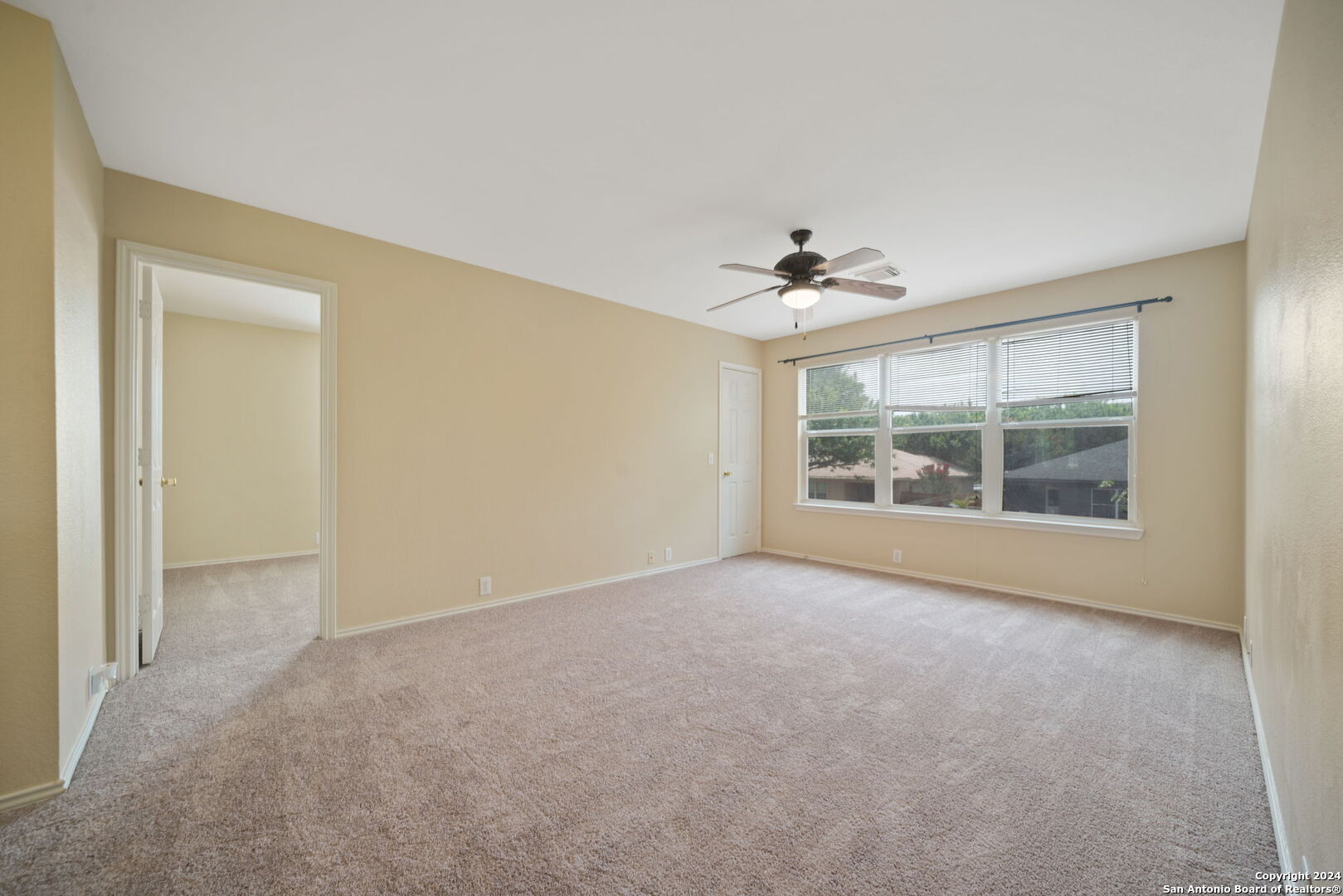 15815 Beaufort Blvd