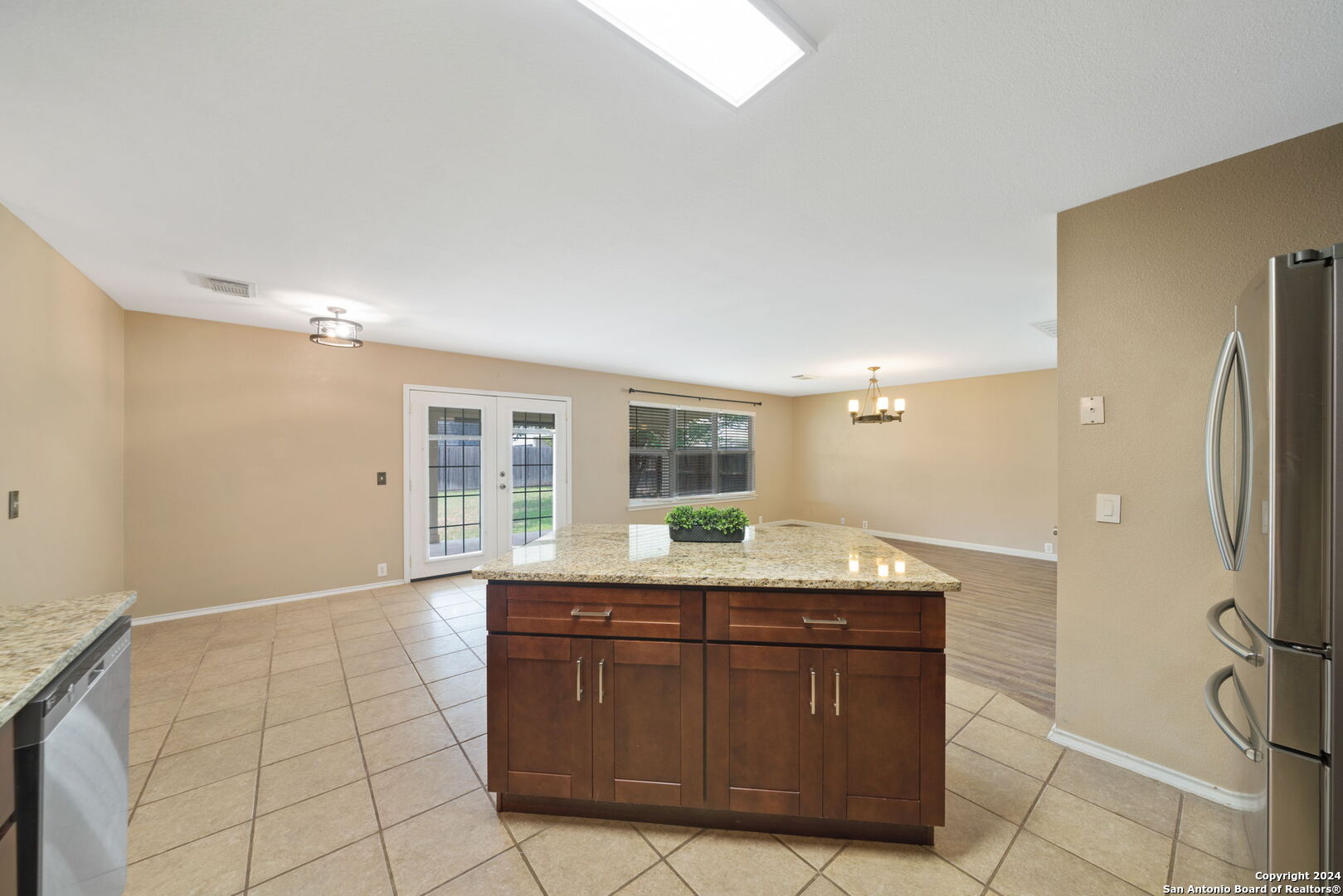 15815 Beaufort Blvd