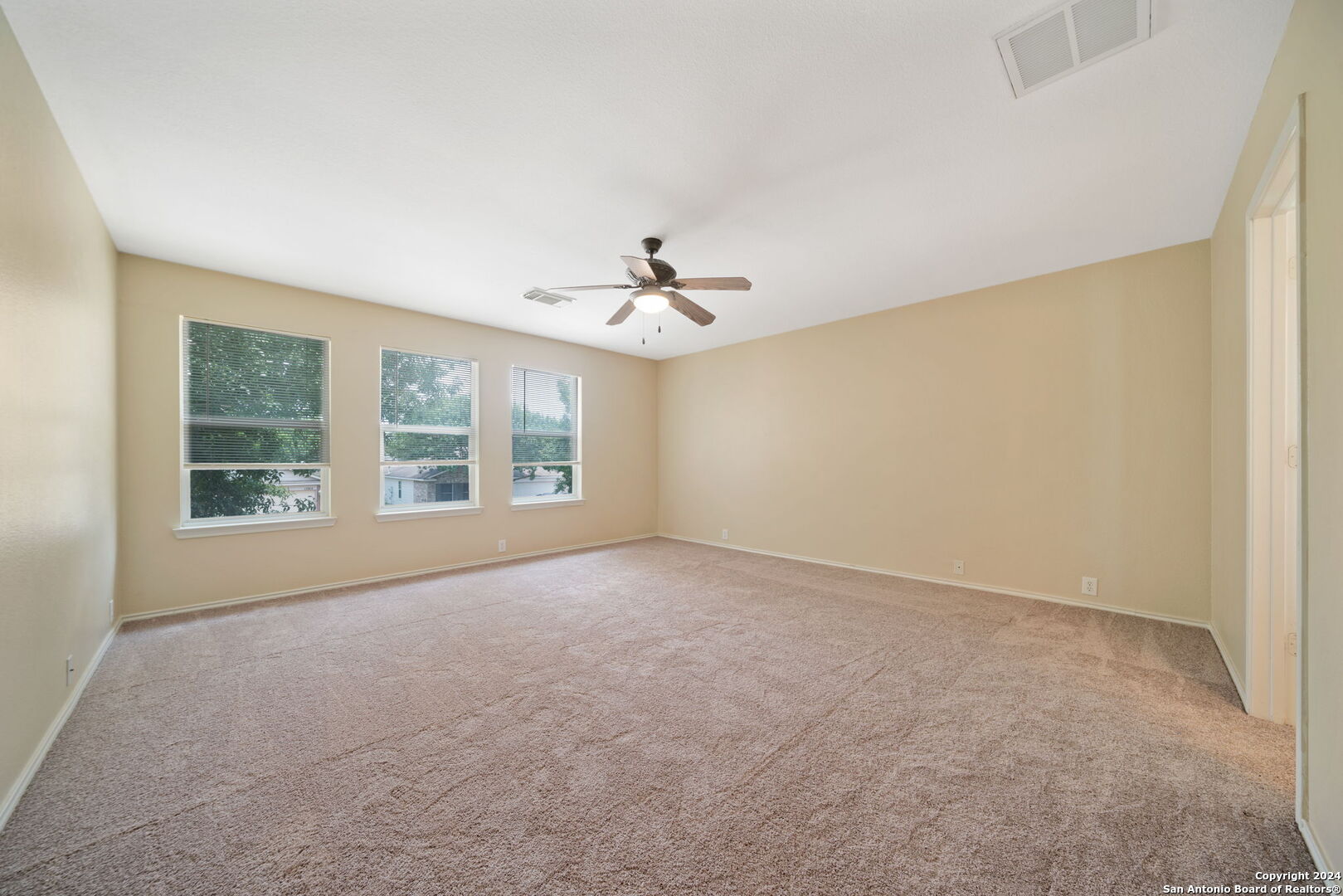 15815 Beaufort Blvd