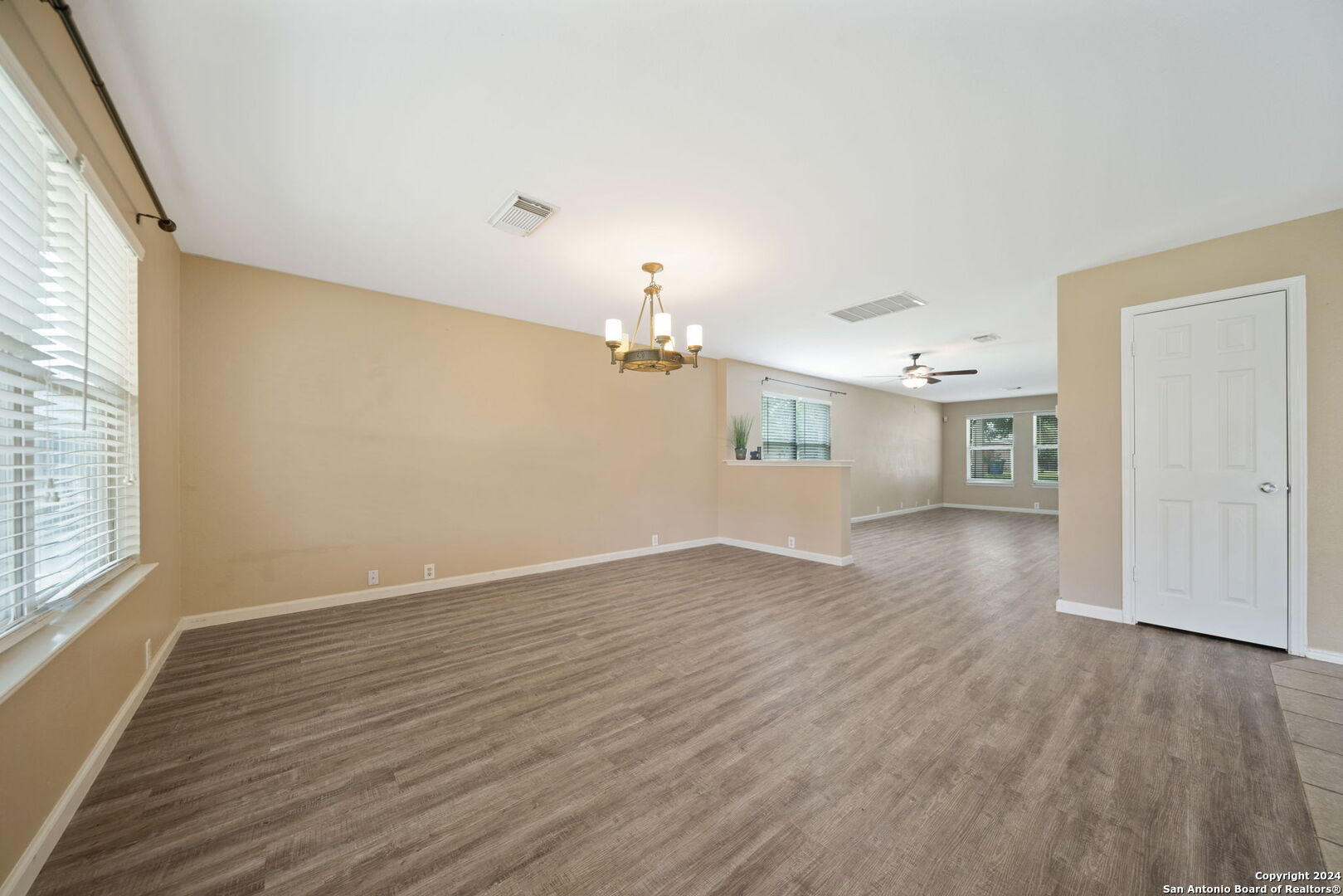 15815 Beaufort Blvd