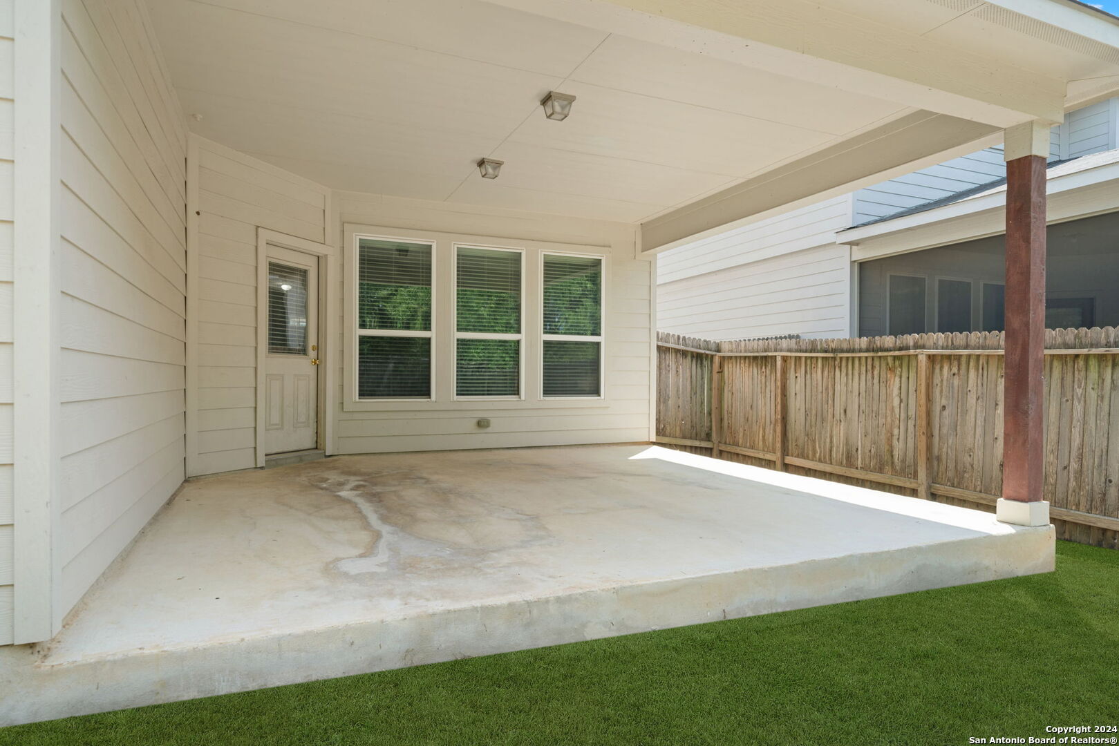 8263 BREEZY COVE