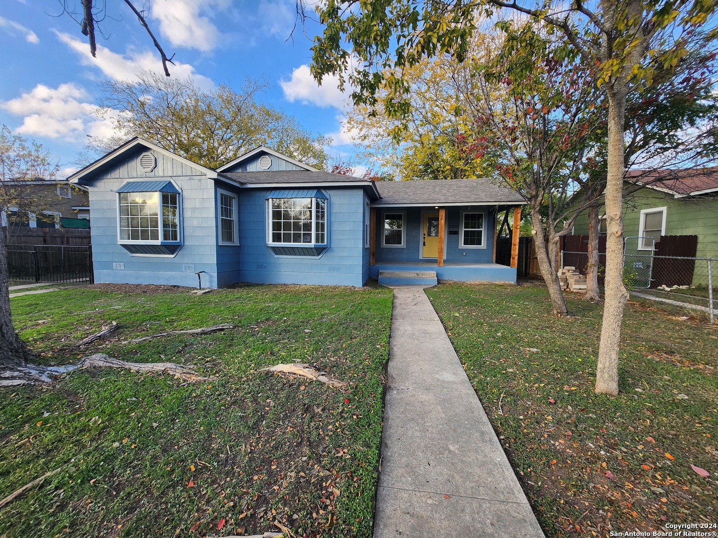 2333 W HUISACHE AVE
