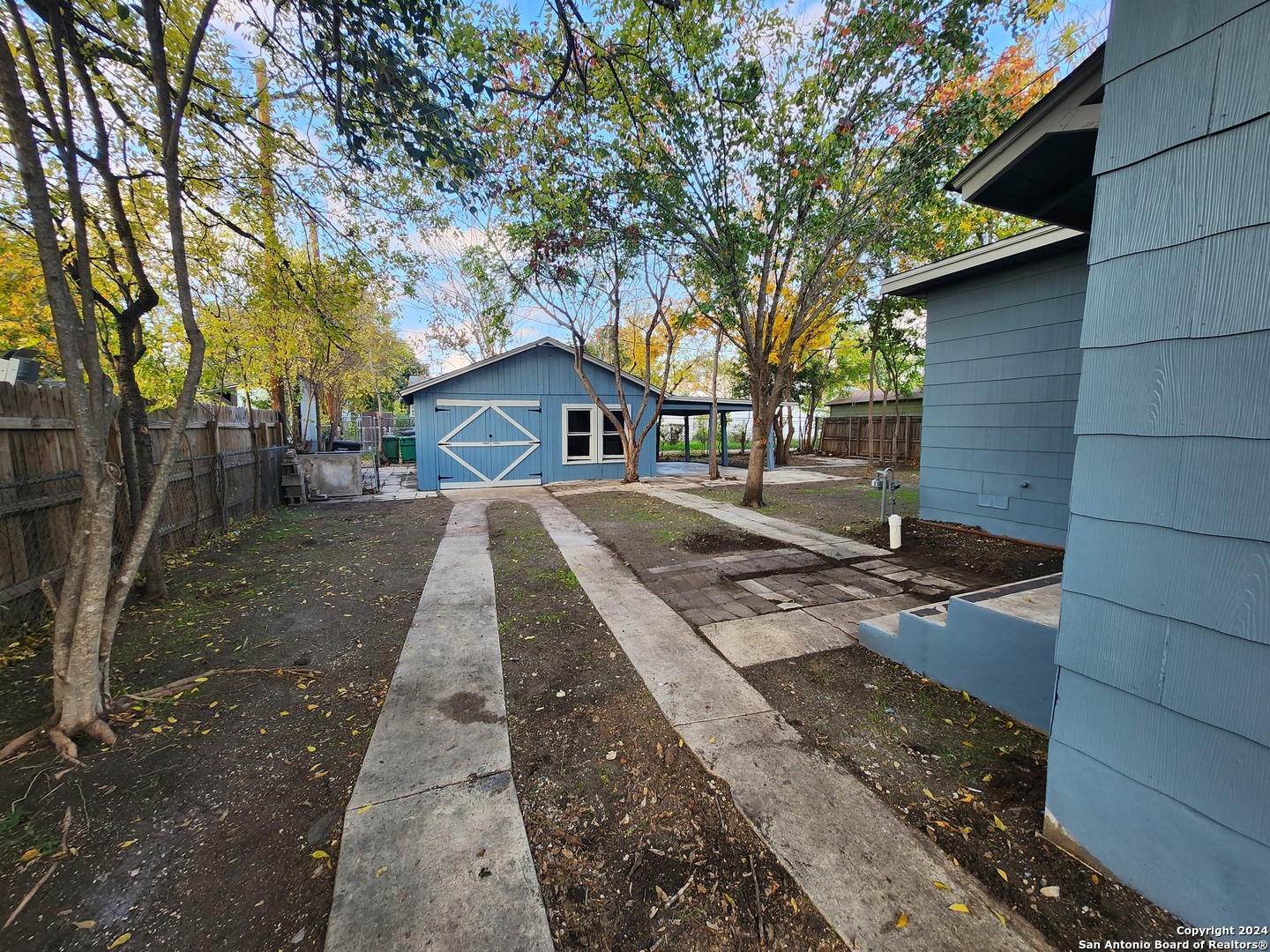 2333 W HUISACHE AVE