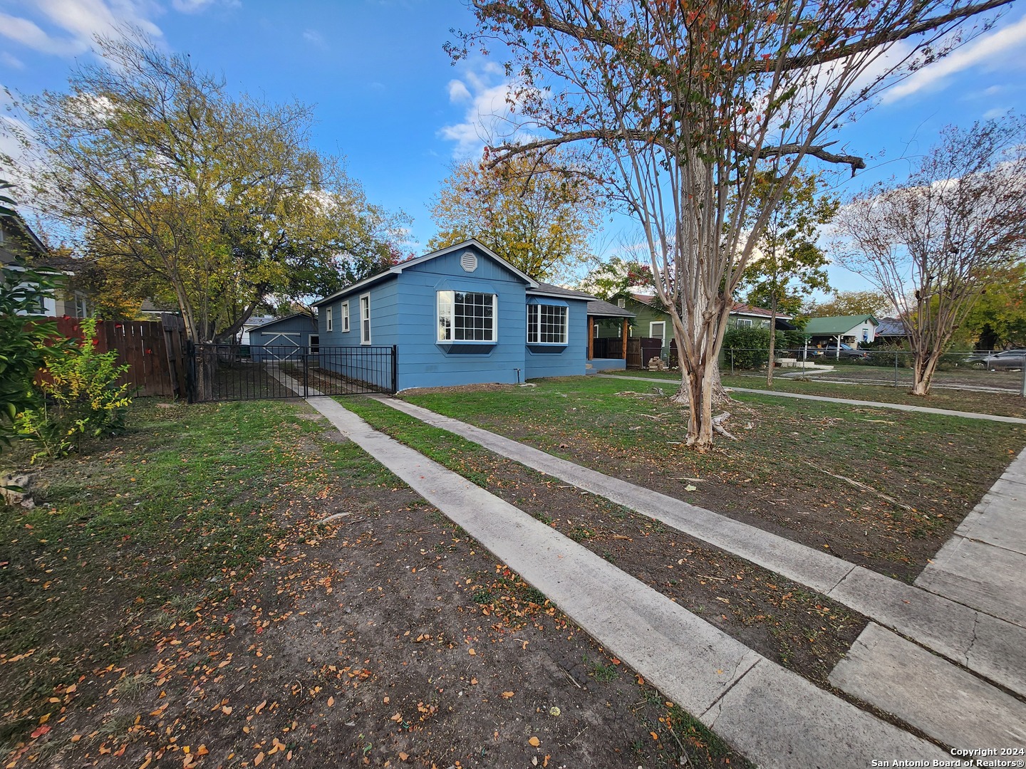 2333 W HUISACHE AVE