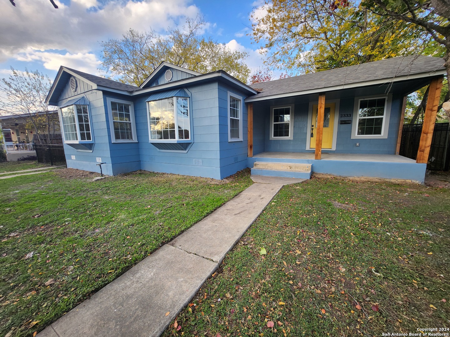 2333 W HUISACHE AVE