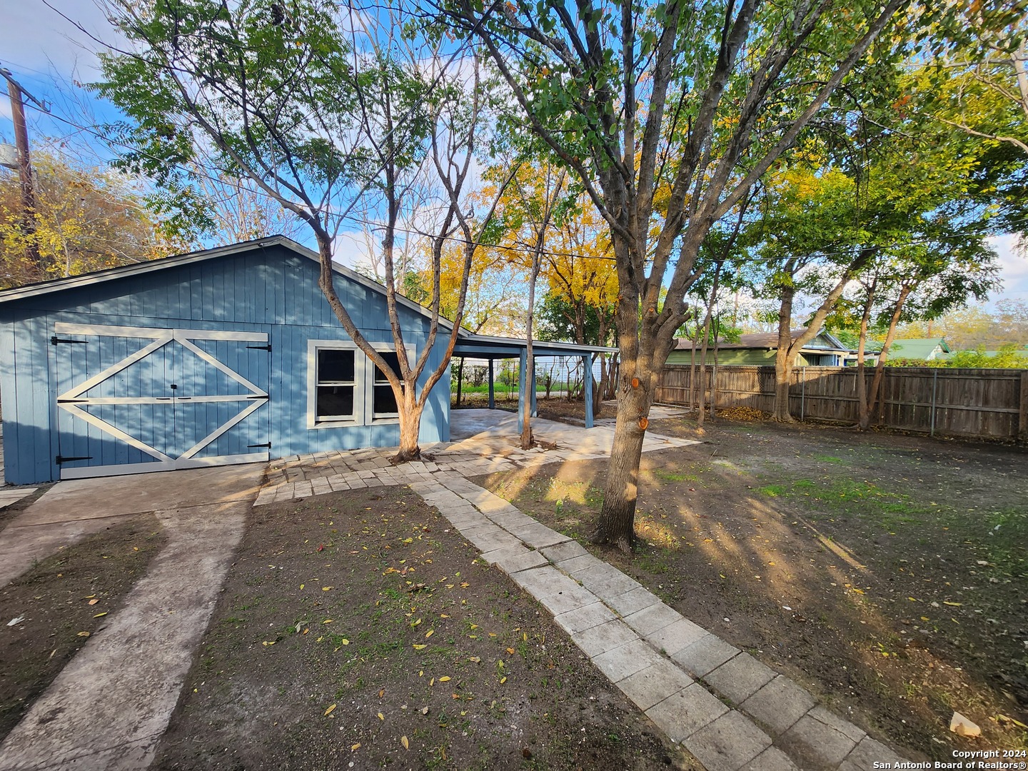 2333 W HUISACHE AVE