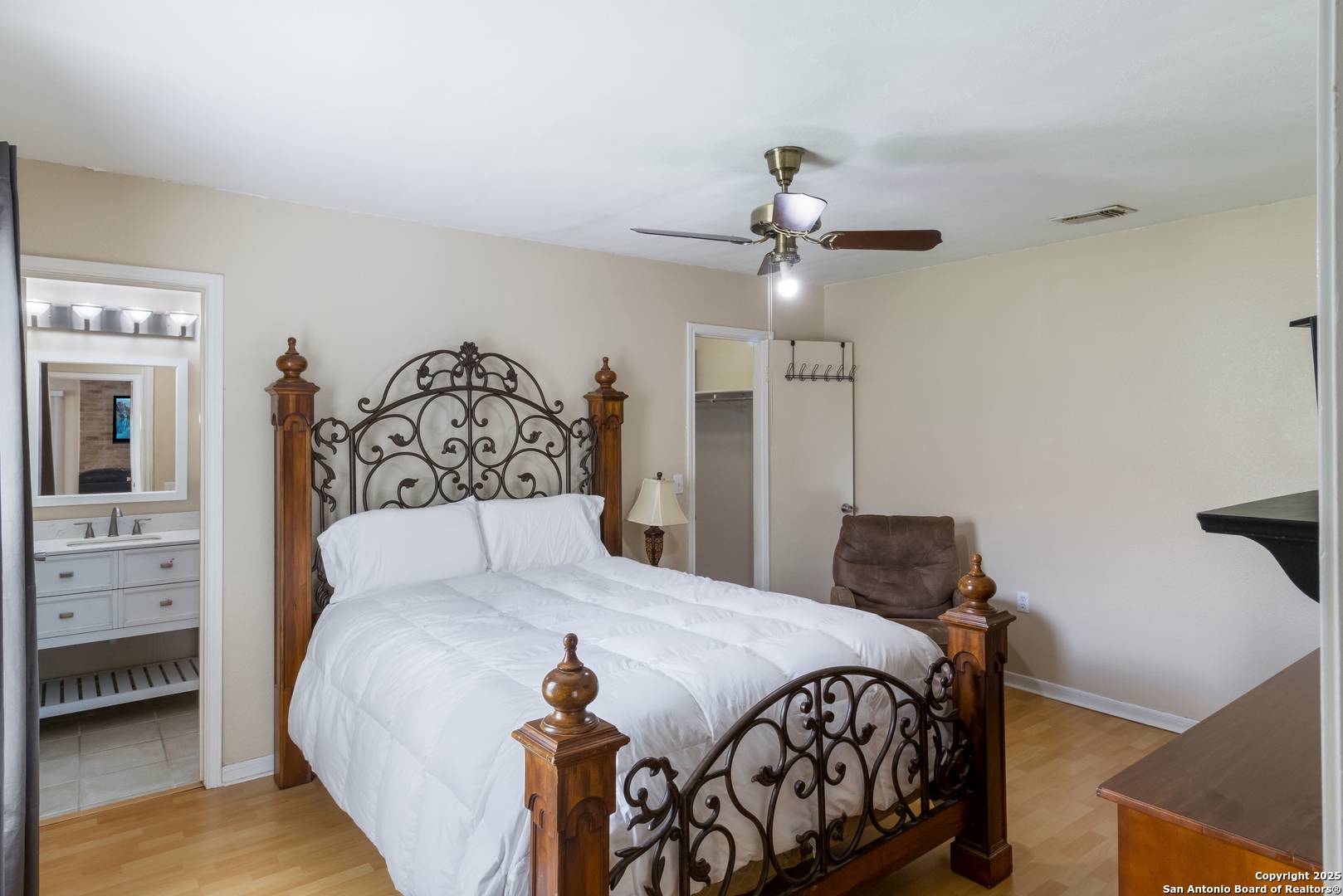 9467 Brushy Point