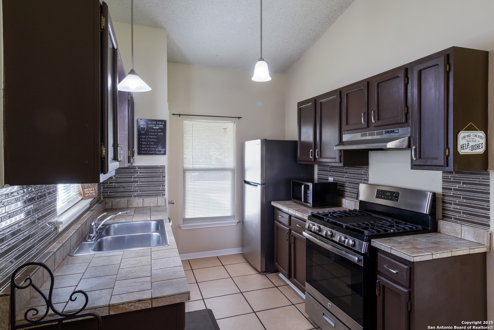 9467 Brushy Point