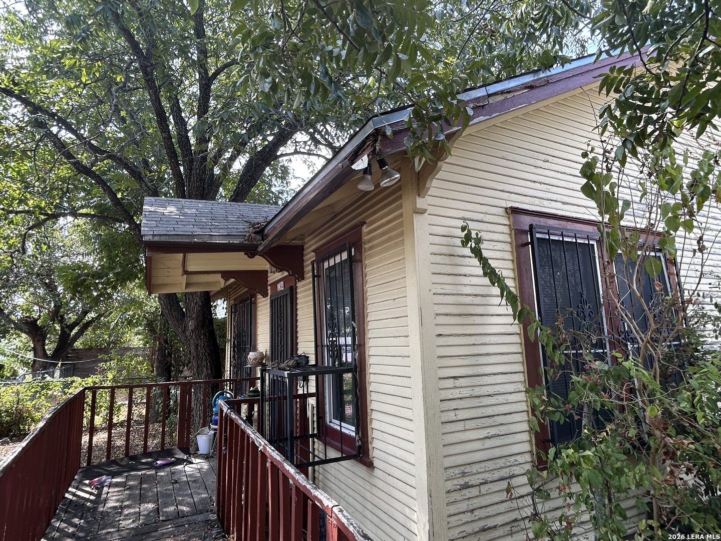 1304 SAN BERNARD ST