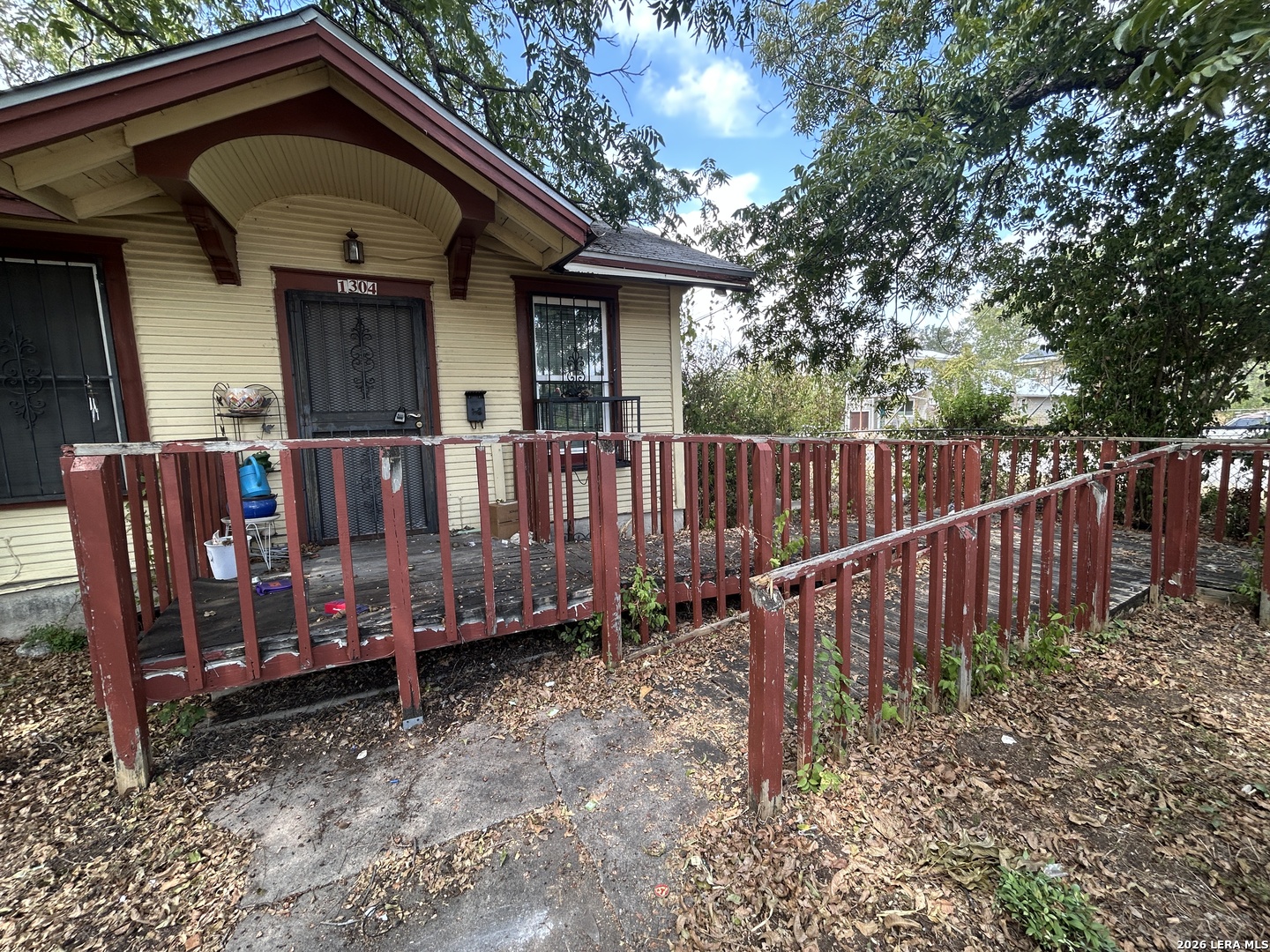 1304 SAN BERNARD ST