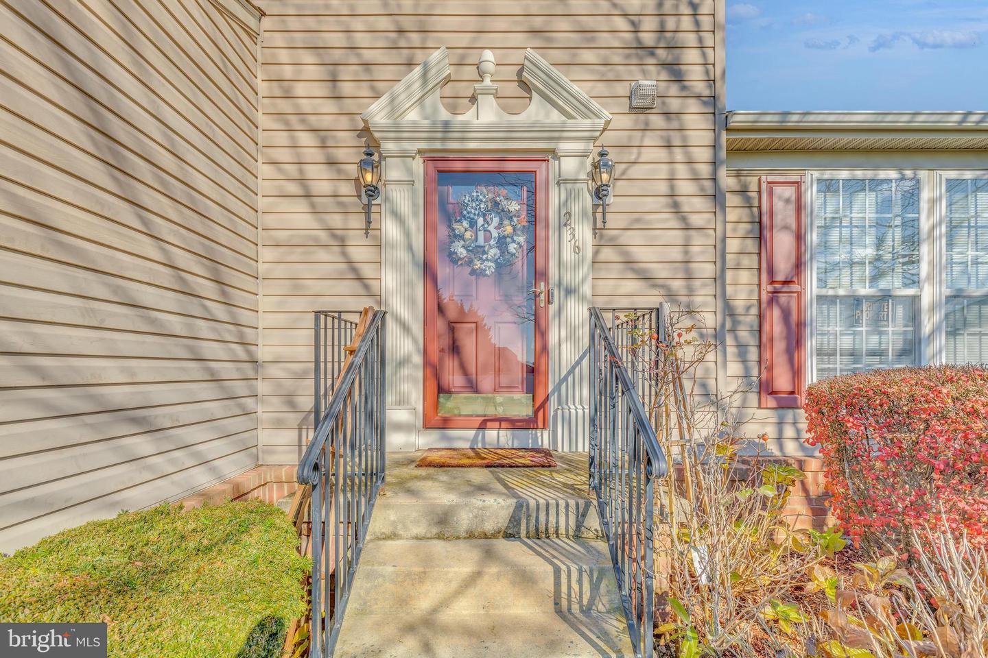 236 E Braeburn Dr