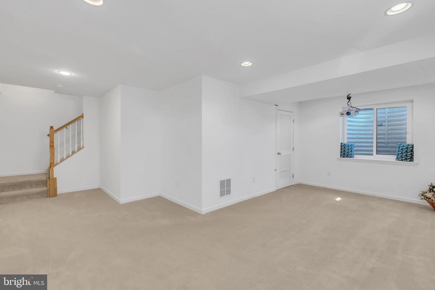236 E Braeburn Dr