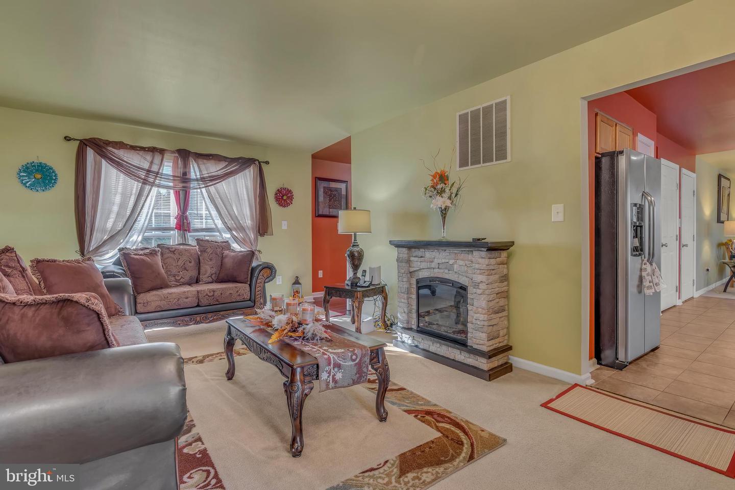 236 E Braeburn Dr