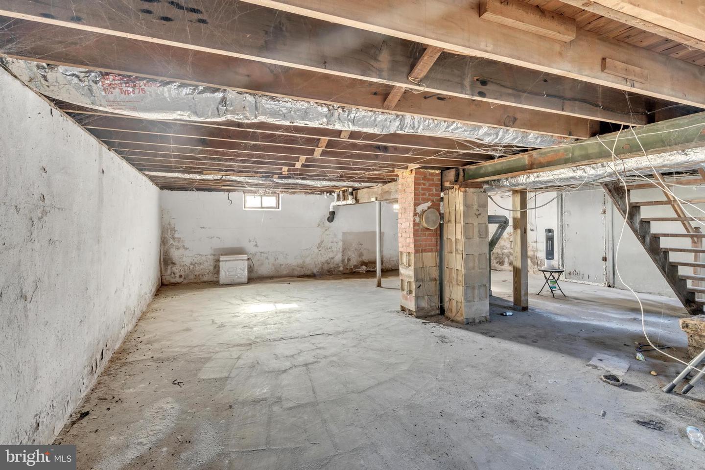 2318 S Dupont Blvd