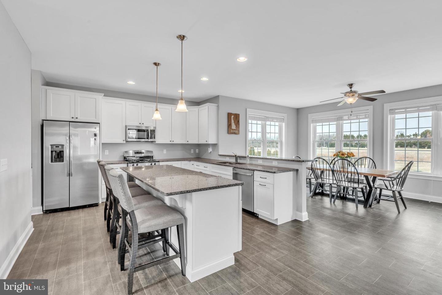 894 Chanticleer Cir