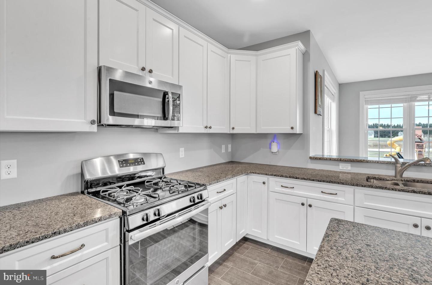 894 Chanticleer Cir