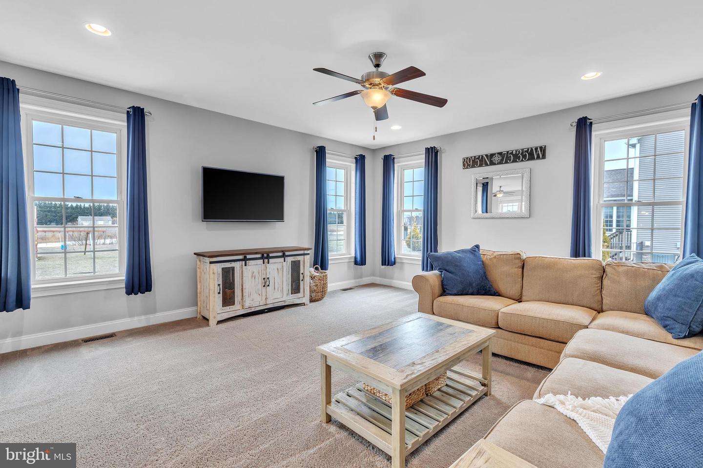 894 Chanticleer Cir