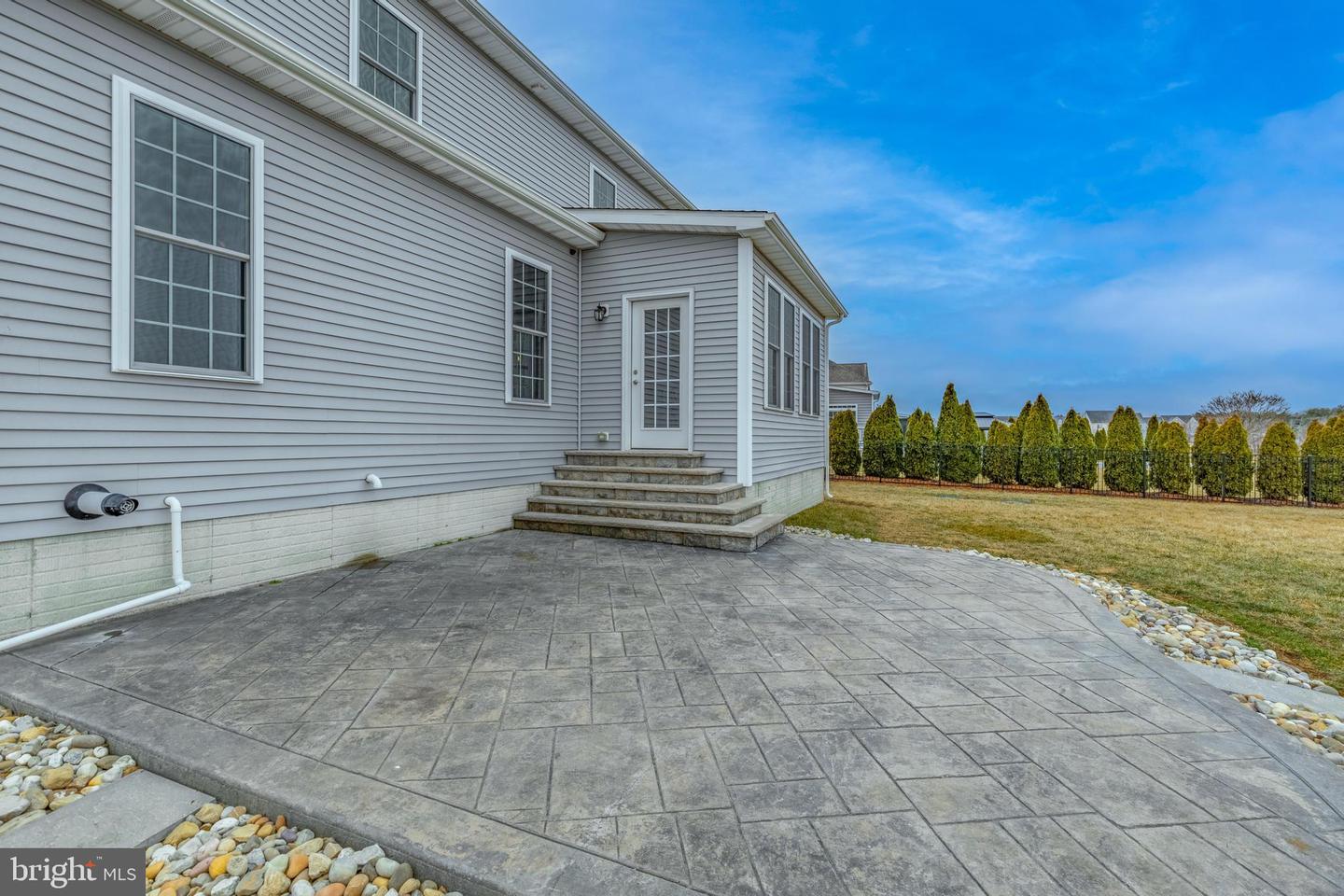 894 Chanticleer Cir