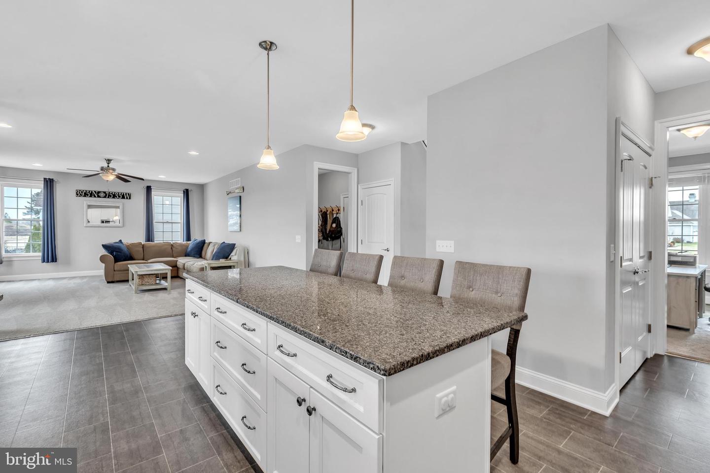 894 Chanticleer Cir